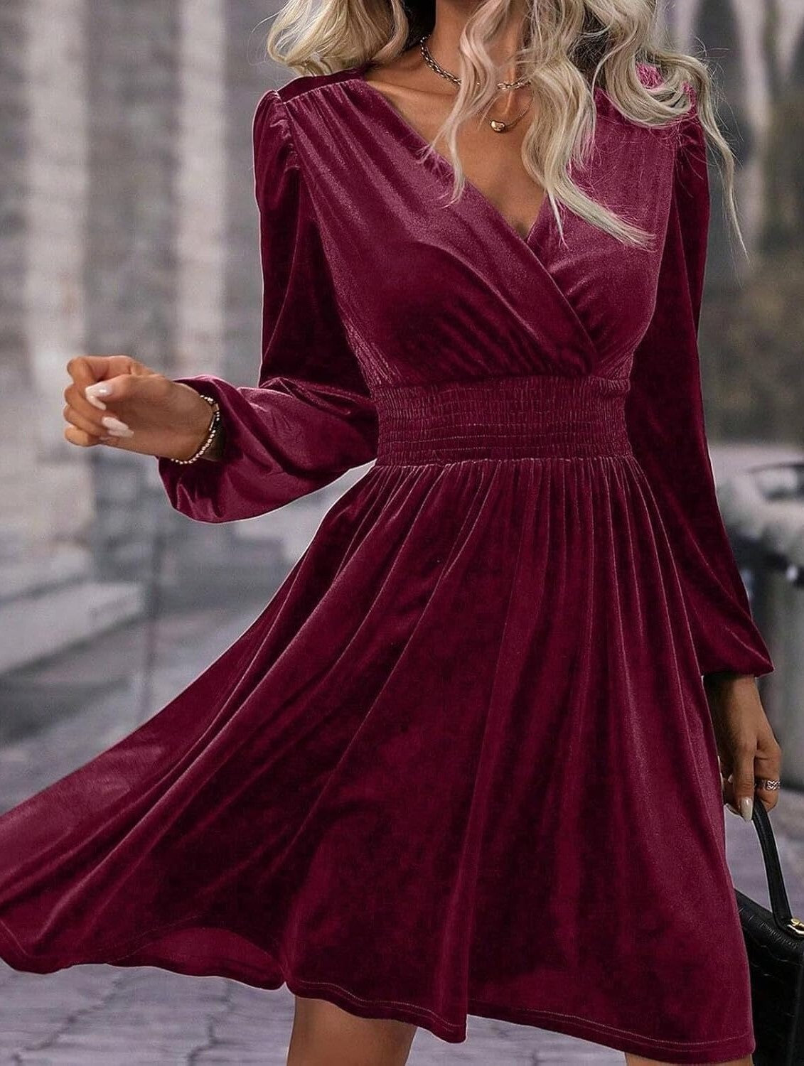 Women's Elegant V Neck Long Sleeves Velvet Dress