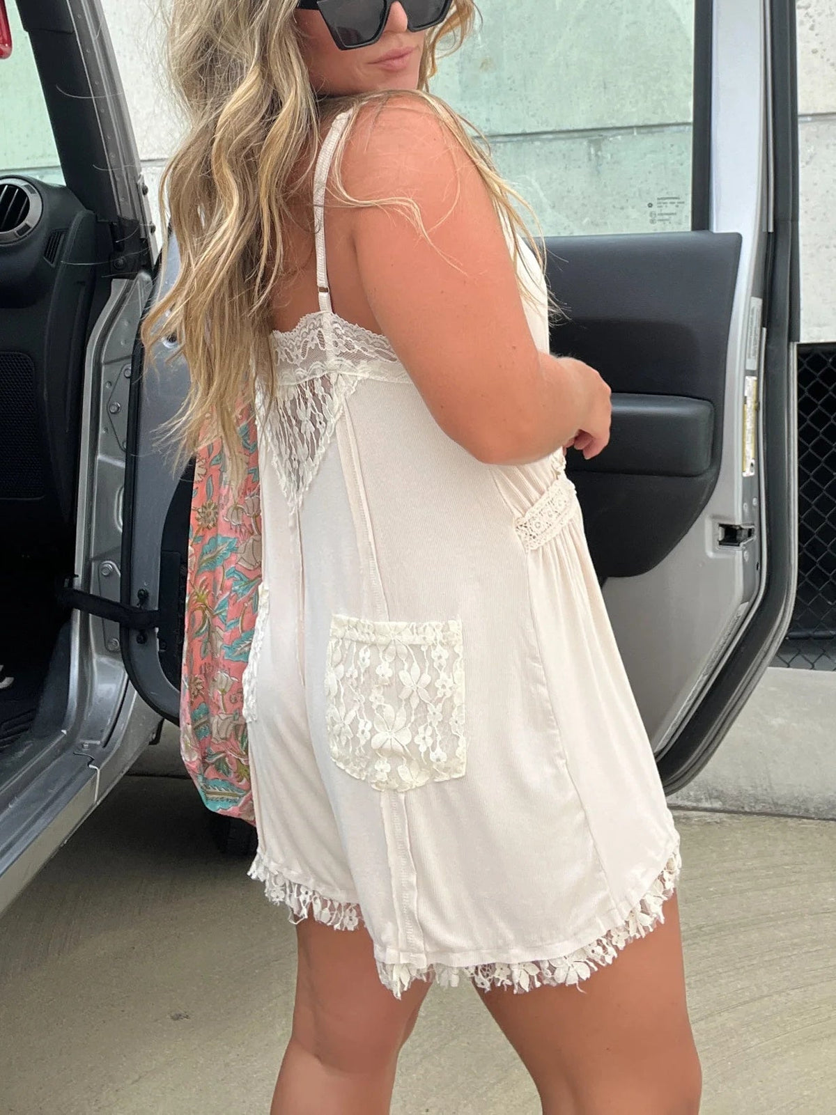 Women's V-Neck Lace Trim Detailing Romper