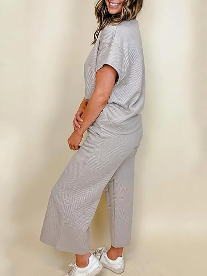Women's Short Sleeve Tops and Cropped Wide Leg Pants Sweatsuit